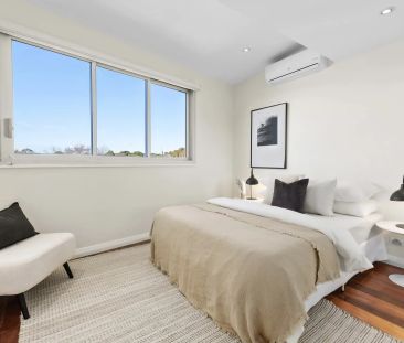 Multilevel Family Home with Sweeping City and Harbour Bridge Views - Photo 1