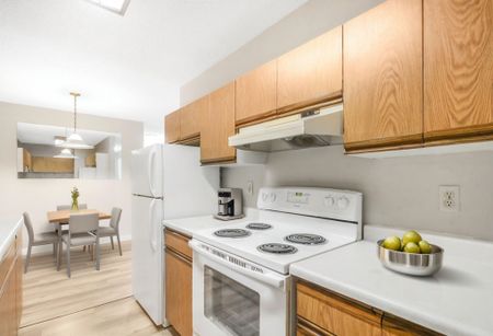 Bright 2 Bedroom Apartment In Desirable St Albert - Photo 5