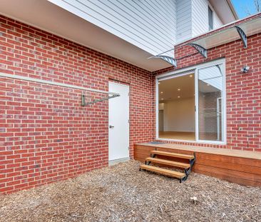 Location Location! - Photo 2