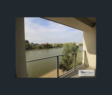 Stunning Townhouse - Photo 5