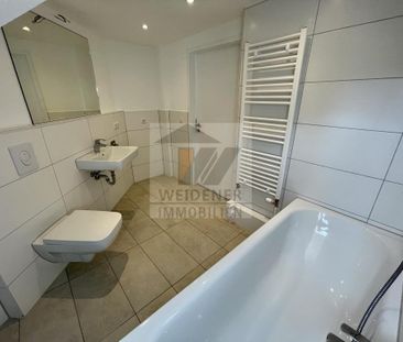 Mit Weitblick! 2,5 Raum DG Wohnung mit offener Küche im Wohnzimmer.... - Photo 2