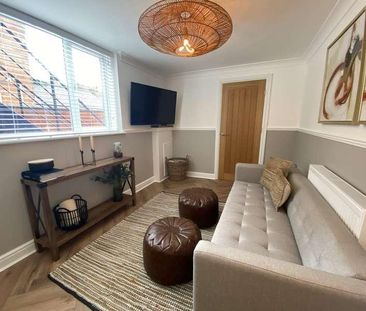 Stylish Bedroom Apartment, LN1 - Photo 6
