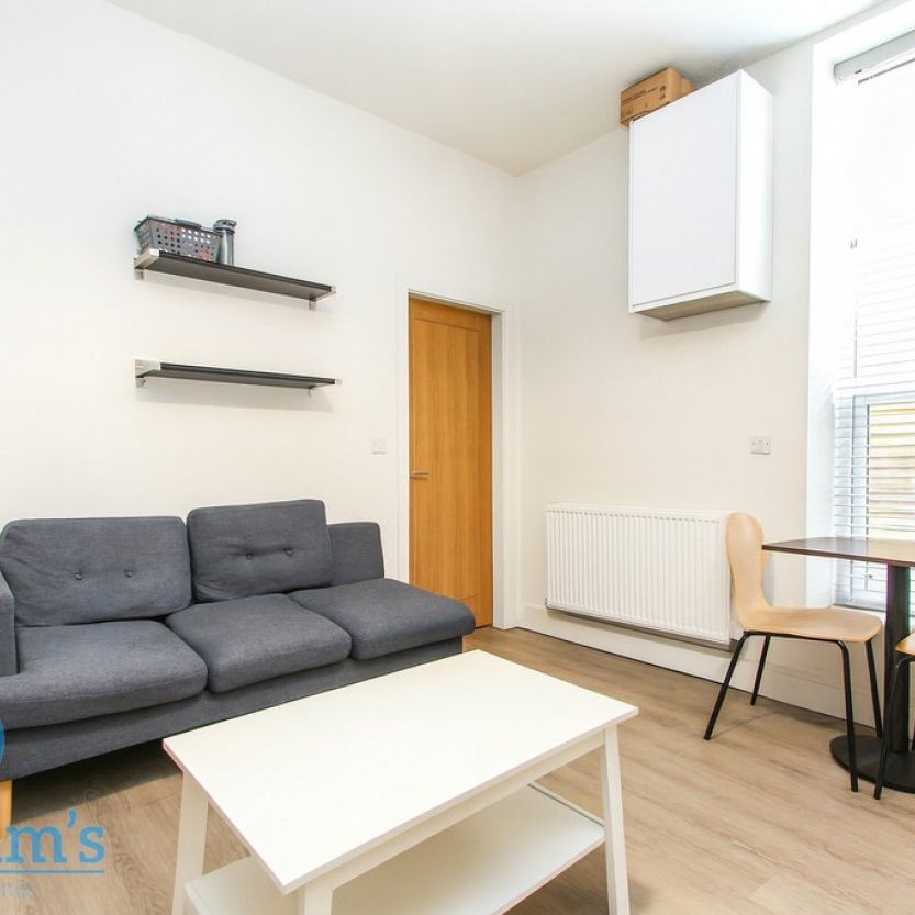 3 bed Apartment for Rent - Photo 1