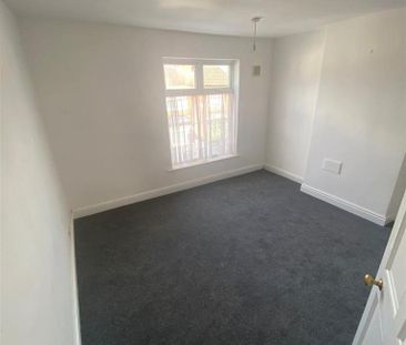3 bedroom end of terrace house to rent - Photo 4