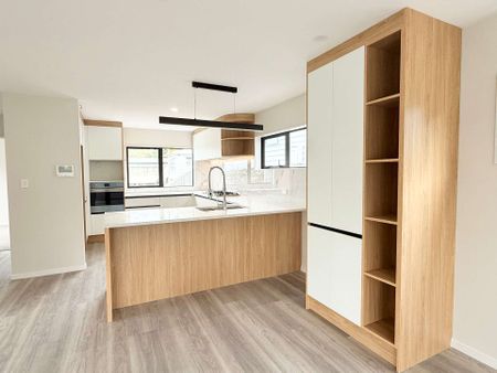 Brand new big family home in the central Glenfield - Photo 2