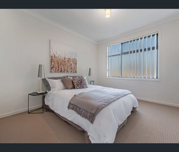 Modern Family Living in Prime Craigieburn Location - Photo 5