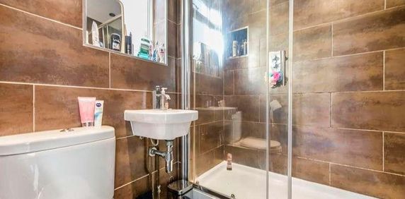 Spelthorne Lane, Ashford, TW15 - Photo 2