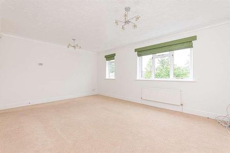 Bembridge Court, Ravenswood Road, Crowthorne, RG45 - Photo 2