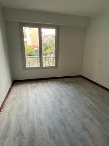 Location Appartement 3 pièces 80m² - Photo 2