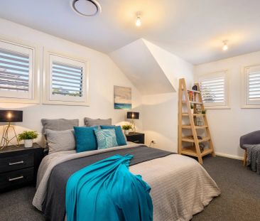 Stunning Townhouse with Quality Finishes - Photo 3