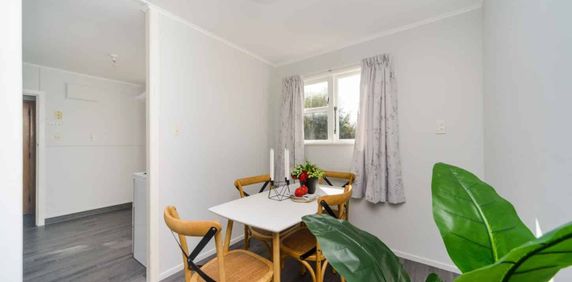 Feilding - 3 bedrooms - Photo 2