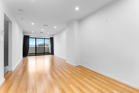 54 Steeplechase Avenue, St Clair - Photo 3