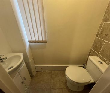 1 bedroom in a house share to rent - Photo 6