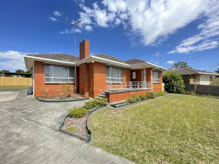 6 Eastleigh Court Newborough VIC - Photo 3