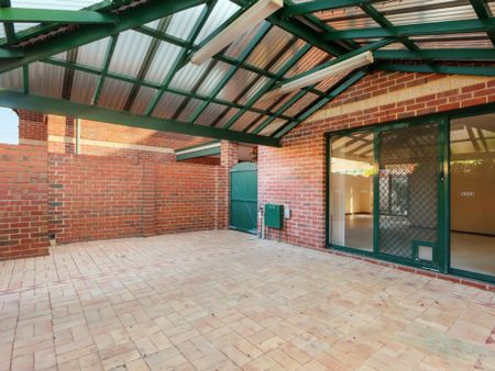 Spacious Homely Townhouse - Photo 4