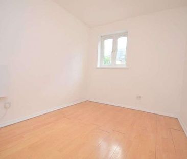 Frazer Close, Romford, Essex, RM1 - Photo 5