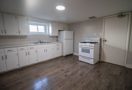 **ALL INCLUSIVE** Large 1 Bedroom Lower Unit in Welland!! - Photo 5