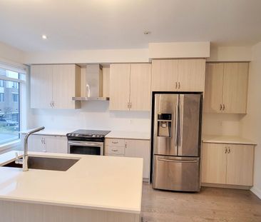 For Lease - 177 Salterton Circle, Vaughan, Ontario - Photo 3