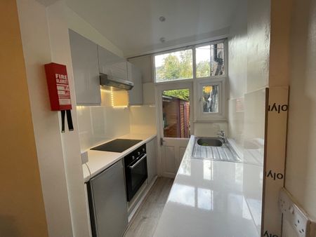 Room in a Shared House, Davisville Road, W12 - Photo 5