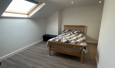 Spacious 5-Bedroom Renovated Property Near Ecclesall Road â€“ Ideal for Students or Sharers - Photo 3