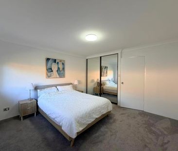 Split level townhouse in Prime Marsfield Location - Photo 4