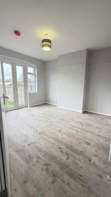 4 Bed Semi-Detached House, Beecholme Avenue, CR4 - Photo 1