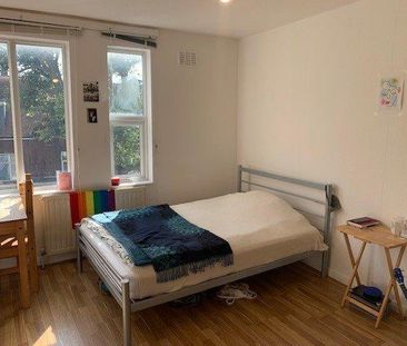 Studio to rent - Photo 2