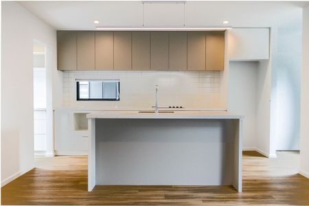 Spacious 3 bedroom, 2 bathroom home - Photo 3