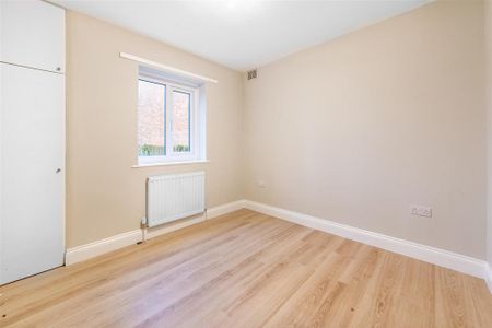 3 bedroom flat to rent - Photo 5