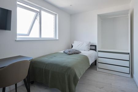 6 bedroom semi-detached house to rent - Photo 5