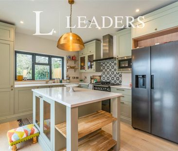 4 bedroom house to rent Hambledon Road, PO7 - Photo 2