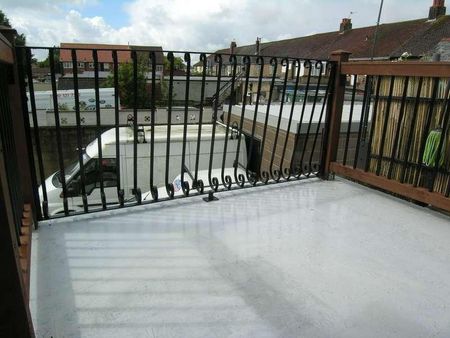 Bedroom First Floor Flat In Wallisdown, BH12 - Photo 3