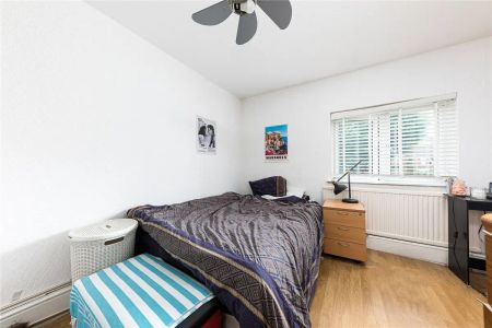 3 bedroom house in Islington - Photo 4