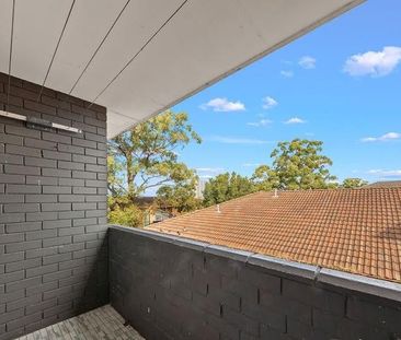 TWO BEDROOM APARTMENT CLOSE TO ALL AMENITIES OF LIVERPOOL! - Photo 4