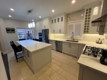 For Lease - 419 Seneca Court Unit# Upper, Newmarket, Ontario - Photo 4