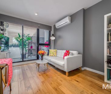 Sleek one bedroom apartment in Hawthorn - Photo 2