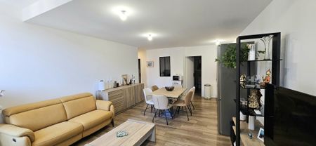 Location Appartement 3 pièces 63m² GONFARON 83590 - Photo 2