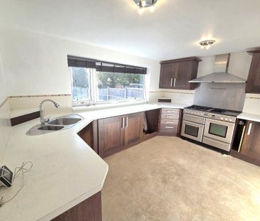 3 bedroom semi-detached house to rent - Photo 4