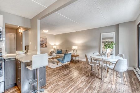 First on Tenth — 2 Bedroom, 1 Bathroom - Photo 4