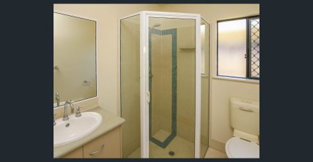 Family Home in convenient location - Photo 3