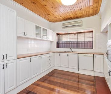 Spacious 3 x 1 in Yokine! - Photo 4