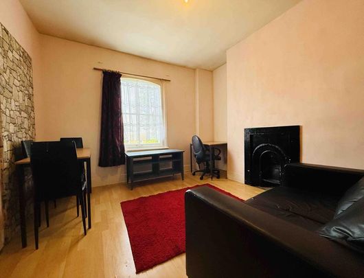 1 bedroom in a house share to rent - Photo 1