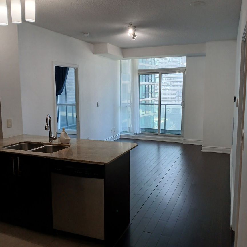 For Lease - 18 Harbour Street Unit# 1611, Toronto, Ontario - Photo 1