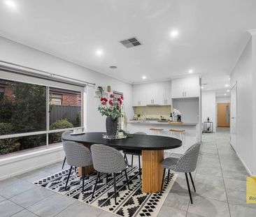 Ideal Family Home with 4 Bedrooms, 3 Bathrooms & Double Garage - Photo 5