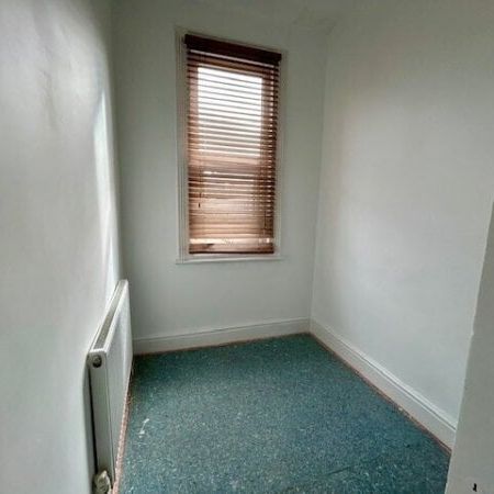 Lowwood Road, Birkenhead - Photo 1