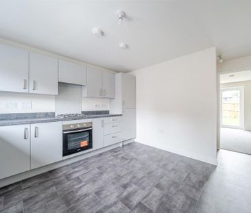 3 bedroom semi-detached house to rent - Photo 5