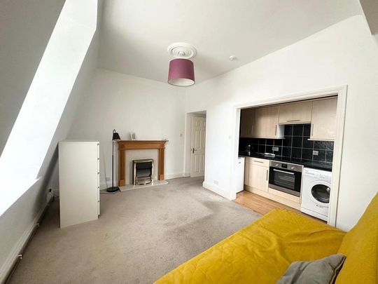 3 bedroom flat to rent - Photo 1