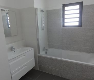 Location Appartement 3 pièces 67m² ST PAUL 97460 - Photo 2