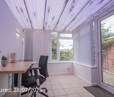 37 Eastfield Crescent - Photo 3