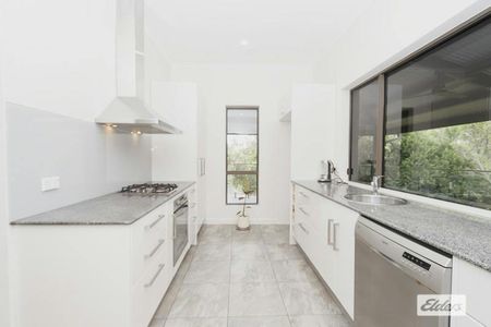 Comfortable 3 Bedroom Family Home - Photo 3